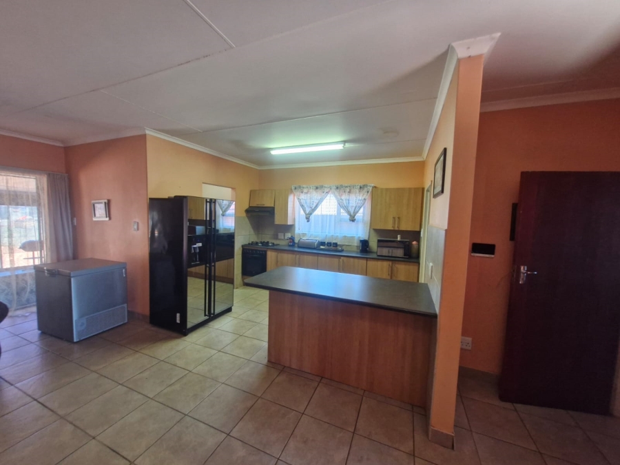 To Let 4 Bedroom Property for Rent in Kathu Northern Cape